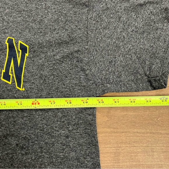 Champion Men’s Size L University of Michigan Wolverines Gray Short Sleeve Shirt - Picture 5 of 8